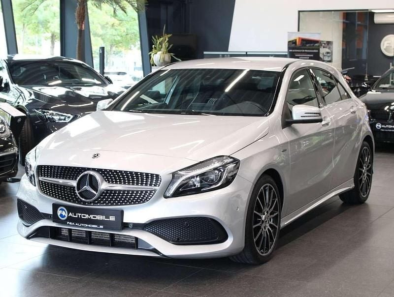 Silber Gebraucht 2018 Mercedes A200 AMG line Kleinwagen | 18.890 € (Fairer Preis) - Bild 1/4