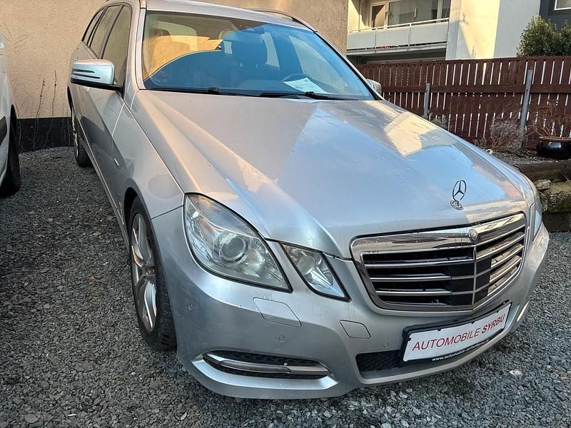 Gebraucht Mercedes E300 Avantgarde 231 PS (169 kW) 2011 Silber Kombi