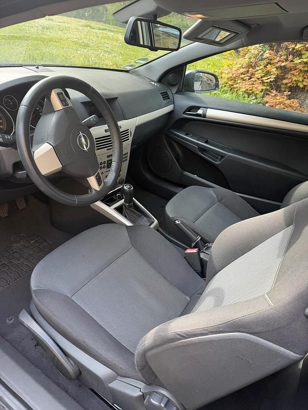 Second-hand Opel Astra GTC 2009 Gri Coupe