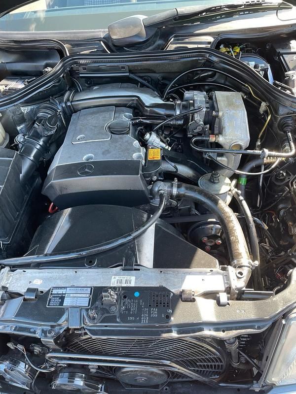 Gebraucht Mercedes E220 150 PS (110 kW) 1993 Schwarz Cabrio