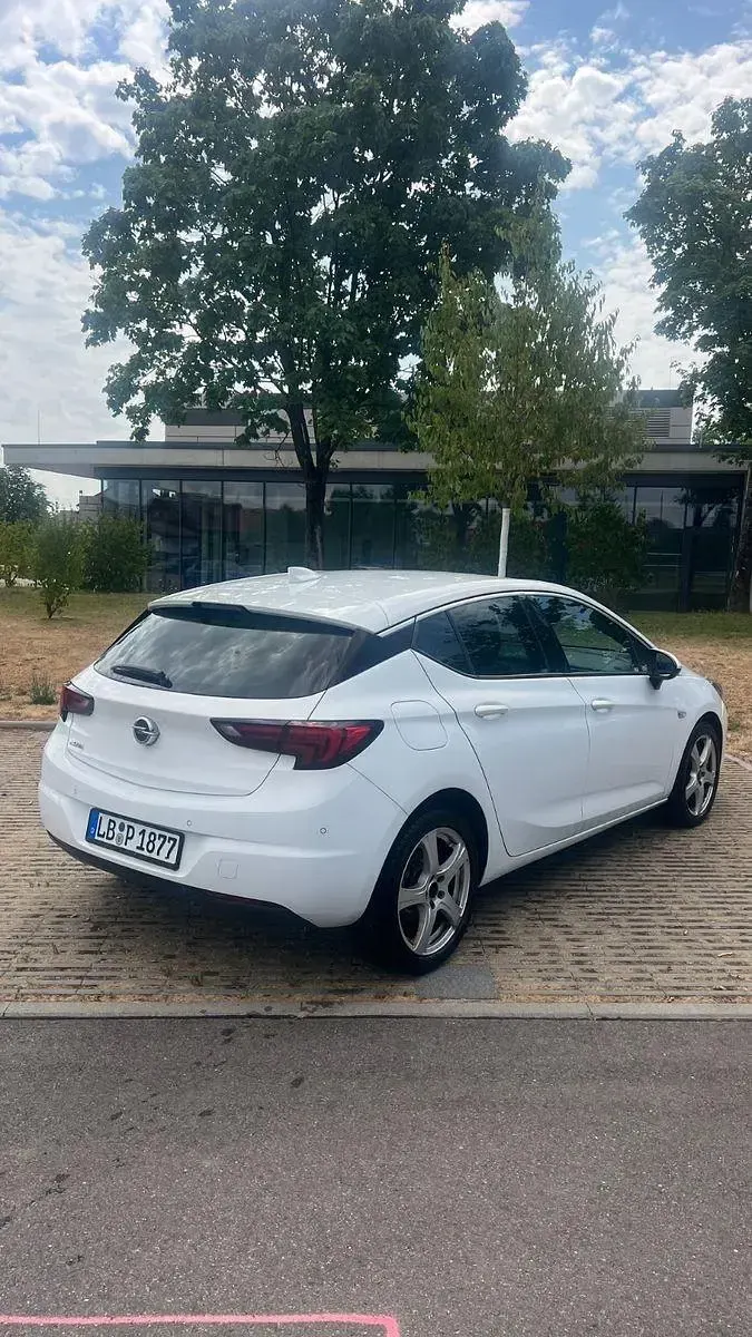 Gebraucht Opel Astra Dynamic 136 PS (100 kW) 2016 Weiß Limousine