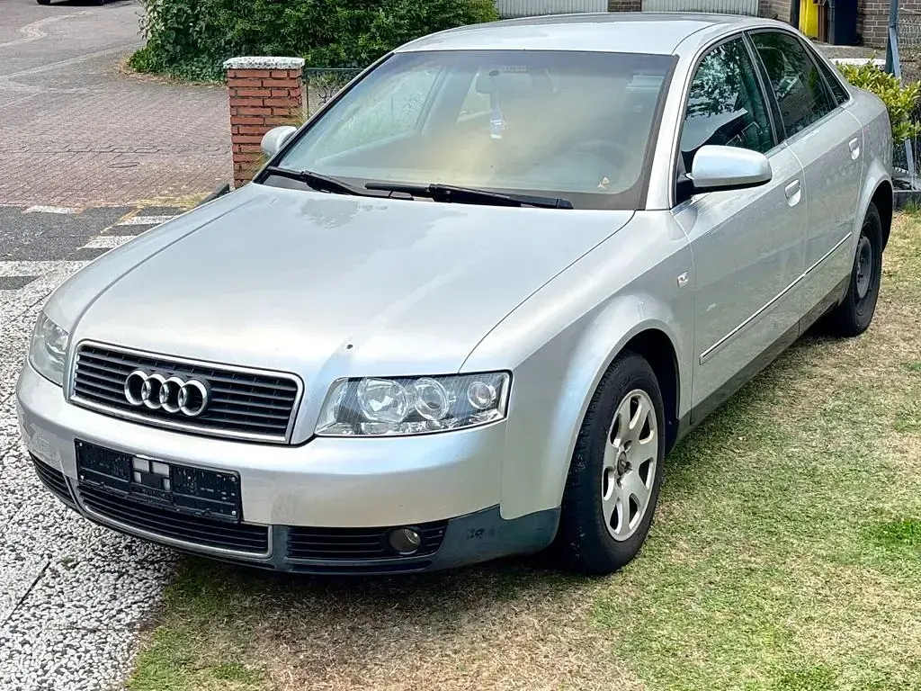 Gebraucht Audi A4 131 PS (96 kW) 2003 Silber Limousine