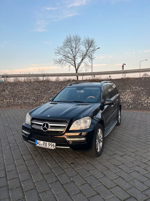 Schwarz Gebraucht 2011 Mercedes GL500 SUV | 20.900 € (Fairer Preis) - Bild 1/4