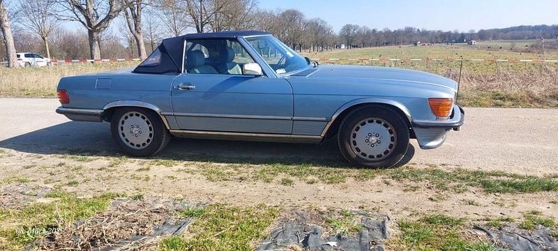 Gebraucht Mercedes 560 227 PS (166 kW) 1986 Blau Cabrio