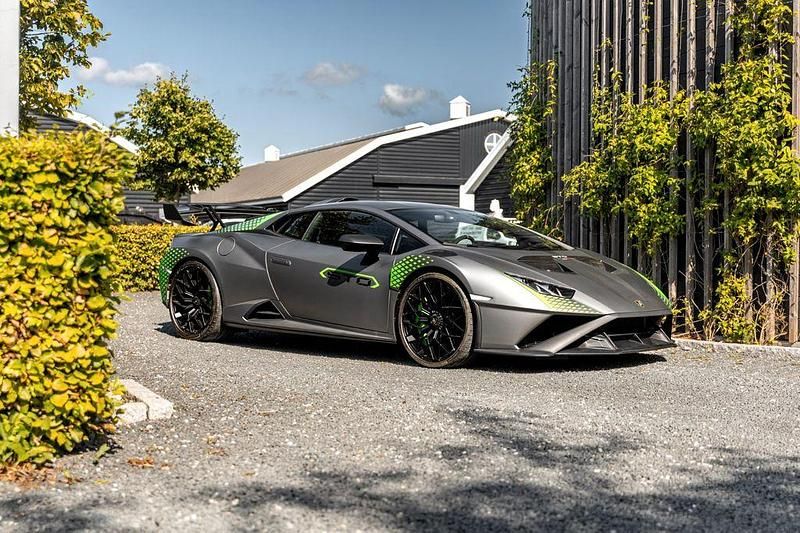 Grau Gebraucht 2022 Lamborghini Huracán | 392.700 € - Bild 1/4