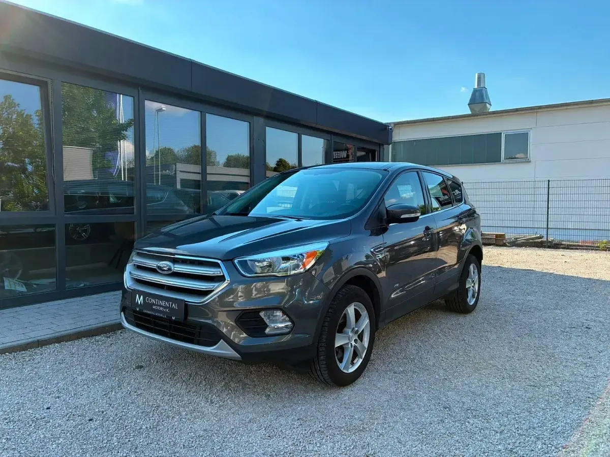 Gebraucht Ford Kuga Trend 150 PS (110 kW) 2017 Grau SUV