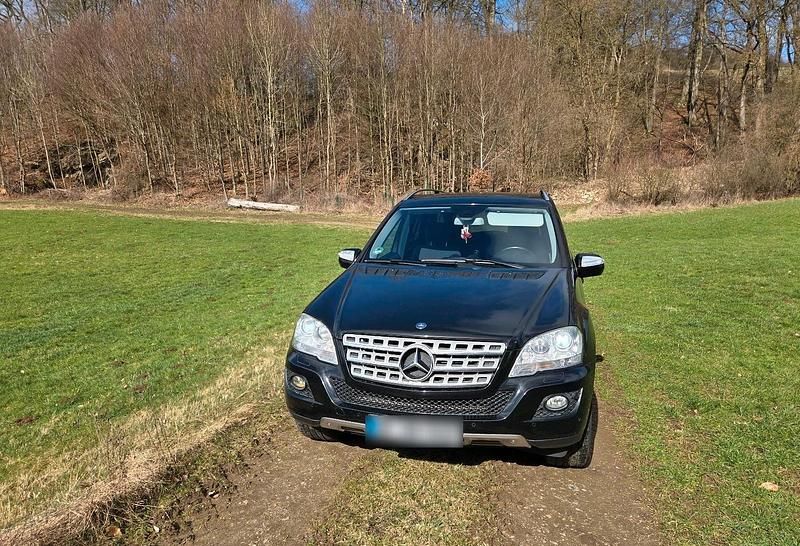 Gebraucht Mercedes ML350 258 PS (189 kW) 2010 Schwarz SUV