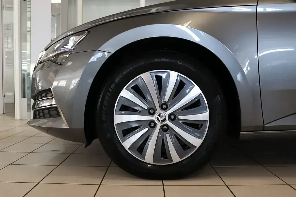 Gebraucht Skoda Superb Style 218 PS (160 kW) 2023 Grau Kombi