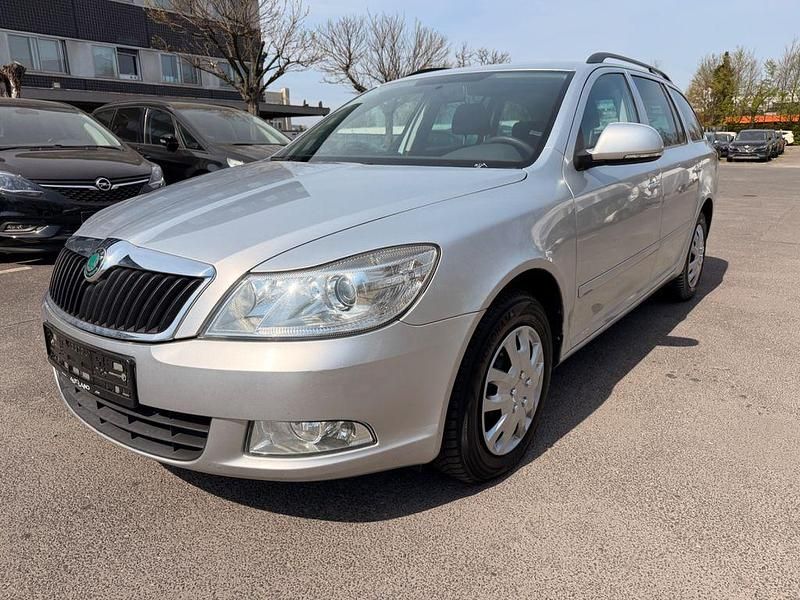 Usado Skoda Octavia 122 HP (89 kW) 2012 Prateado Sedan