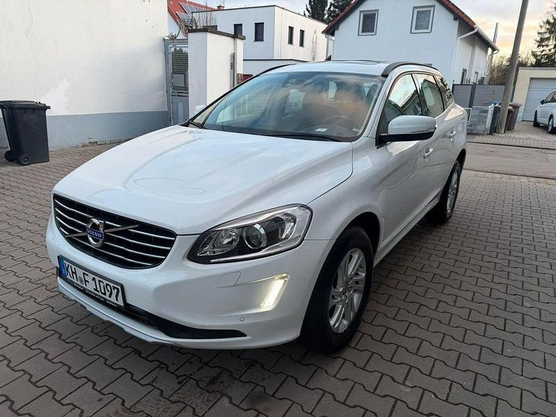 Gebraucht Volvo XC60 Momentum 190 PS (139 kW) 2016 Weiß SUV
