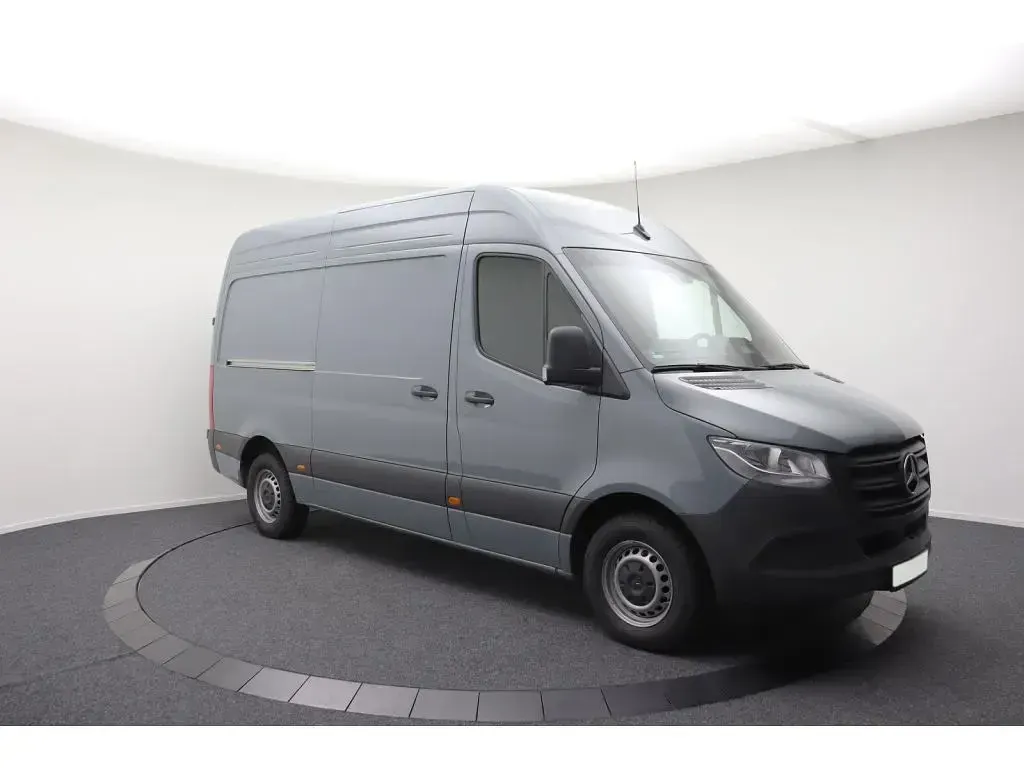 Używany Mercedes Sprinter 170 KM (125 kW) 2024 Niebieski Van