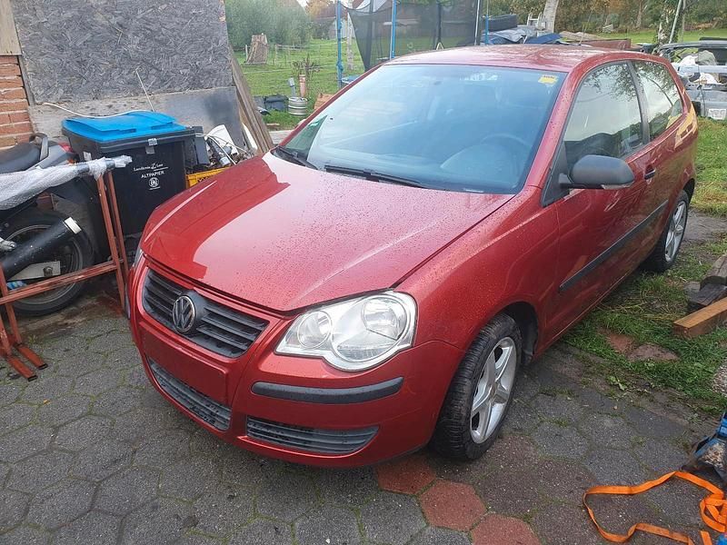 Rot Gebraucht 2005 VW Polo Kleinwagen | 1.500 € (Etwas zu teuer) - Bild 1/4