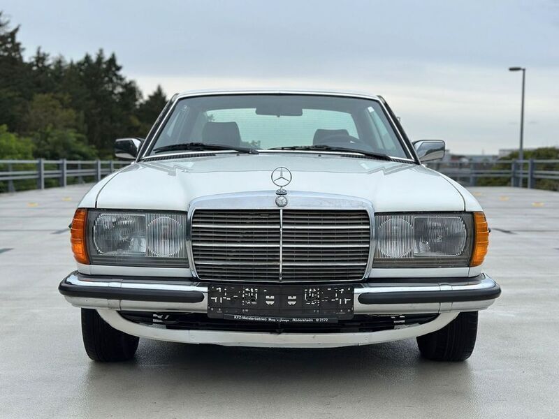 Weiß Gebraucht 1985 Mercedes 230 Coupé | 15.300 € - Bild 1/4