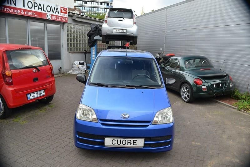 Blau perleffekt b58 Gebraucht 2006 Daihatsu Cuore Plus Kleinwagen | 1.590 € (Fairer Preis) - Bild 1/4