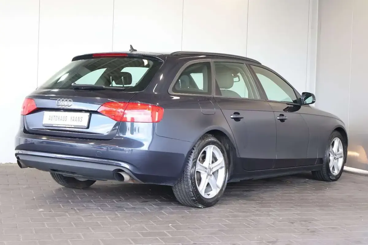 Gebraucht Audi A4 Ambition 170 PS (125 kW) 2012 Blau Kombi