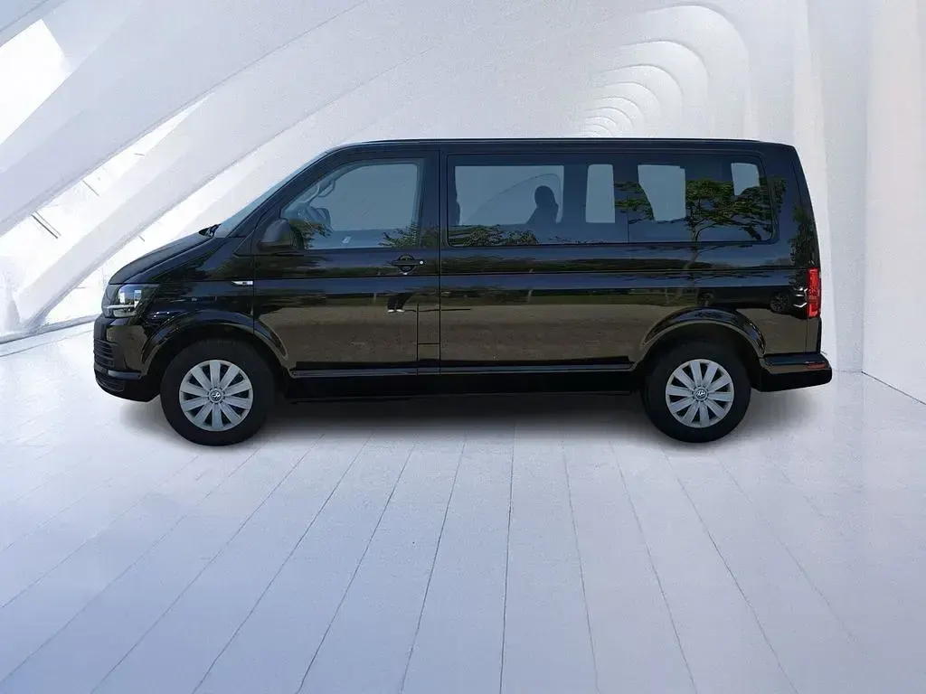 Gebraucht VW Multivan Trendline 150 PS (110 kW) 2019 Deep black perleffekt Van / Kleinbus