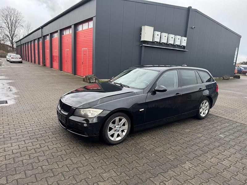 Gebraucht BMW 320 163 PS (119 kW) 2007 Schwarz Kombi
