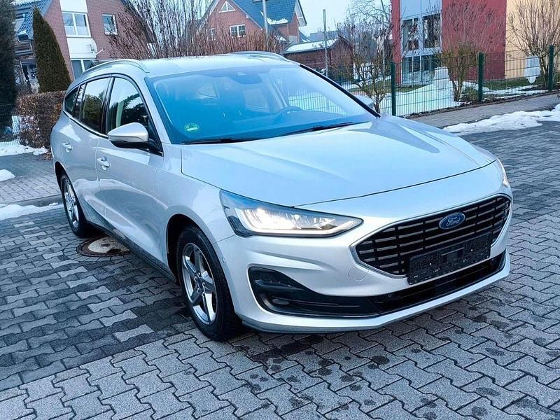 Gebraucht Ford Focus Titanium 120 PS (88 kW) 2022 Silber Limousine