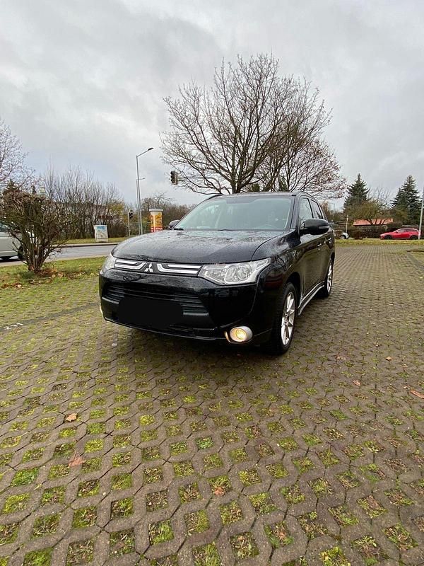 Schwarz Gebraucht 2013 Mitsubishi Outlander SUV | 7.300 € - Bild 1/4