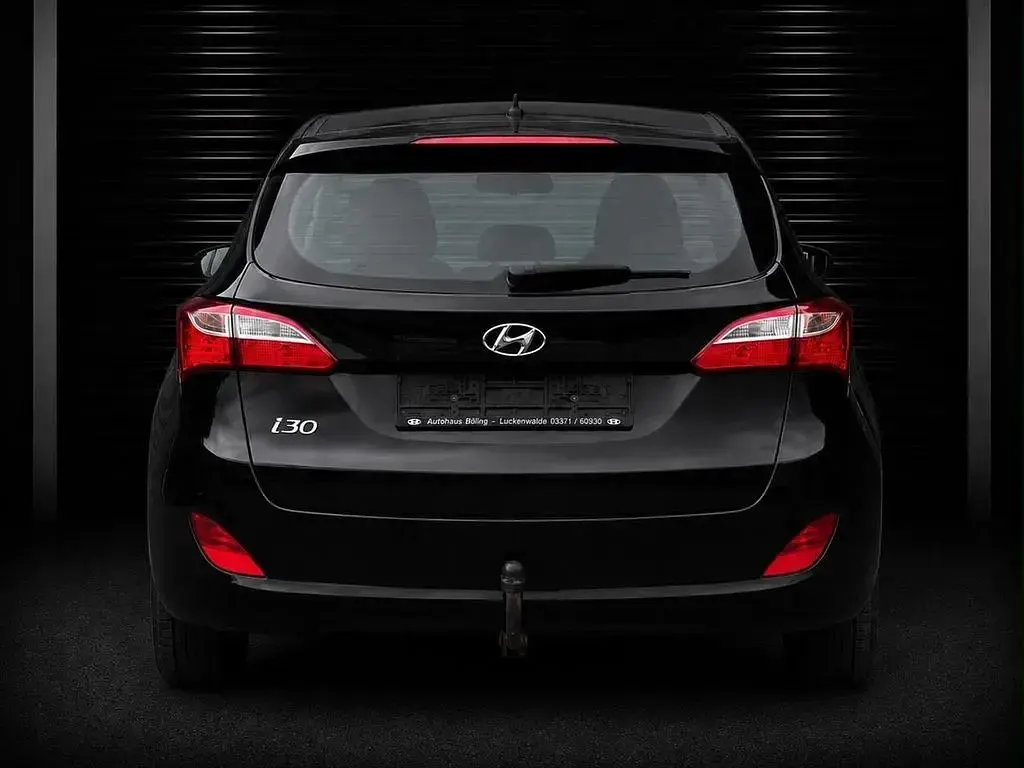 Gebraucht Hyundai i30 Classic 101 PS (74 kW) 2017 Schwarz Kombi