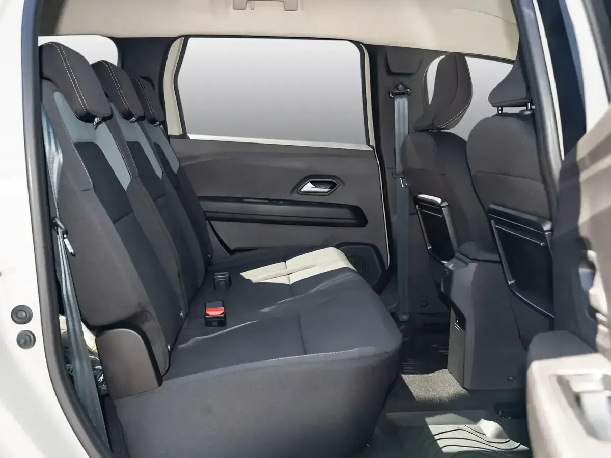 Gebraucht Dacia Jogger Extreme 122 PS (89 kW) 2026 Sandstone Van / Kleinbus