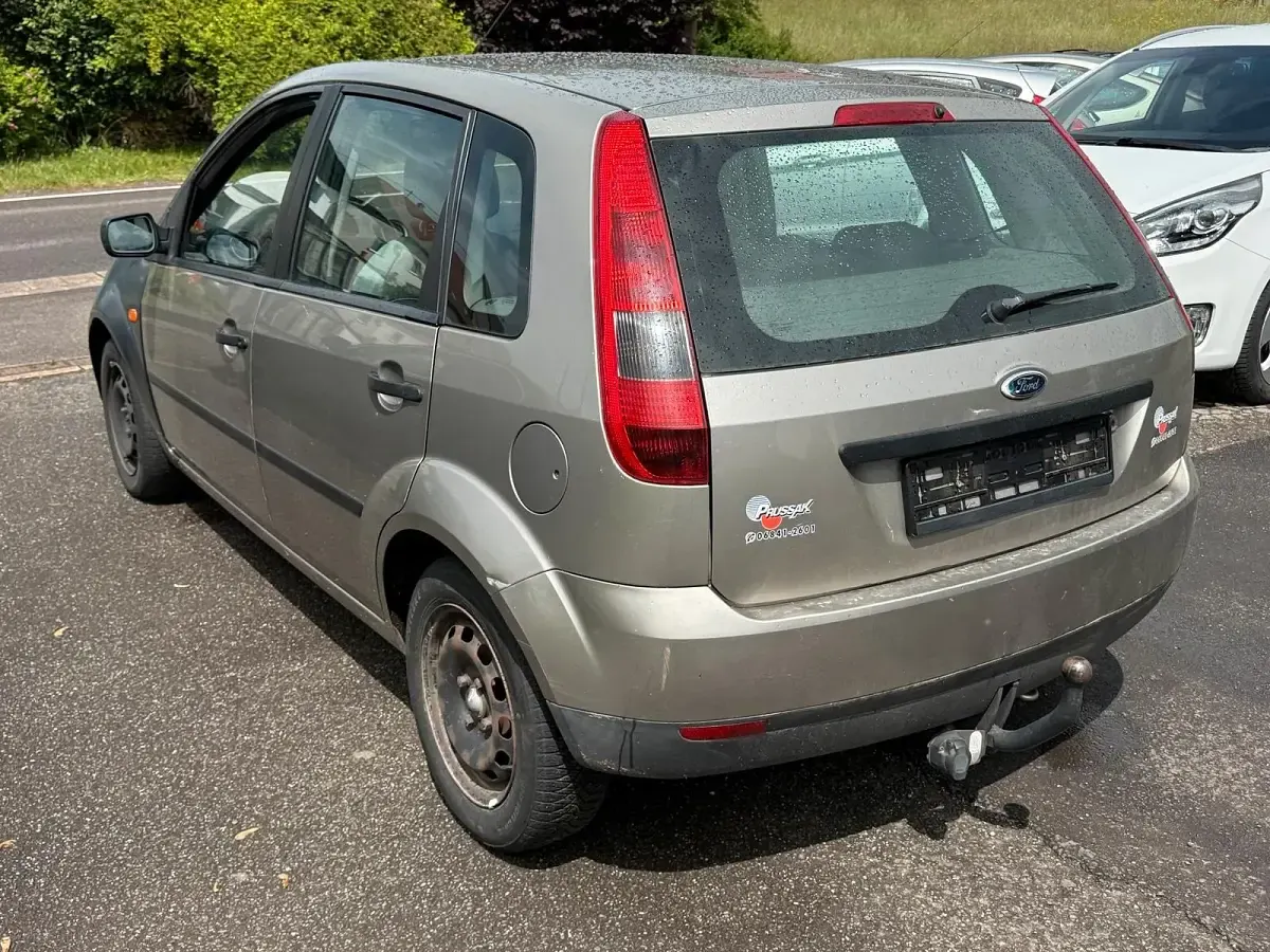 Gebraucht Ford Fiesta 69 PS (50 kW) 2002 Grau Kleinwagen