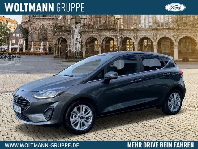 Magneticgrau (metallic) Gebraucht 2023 Ford Fiesta Titanium Kleinwagen | 19.500 € (Fairer Preis) - Bild 1/4