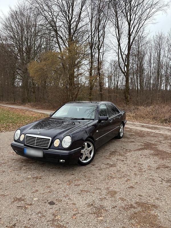 Gebraucht Mercedes E280 Avantgarde 204 PS (150 kW) 1997 Violet Limousine
