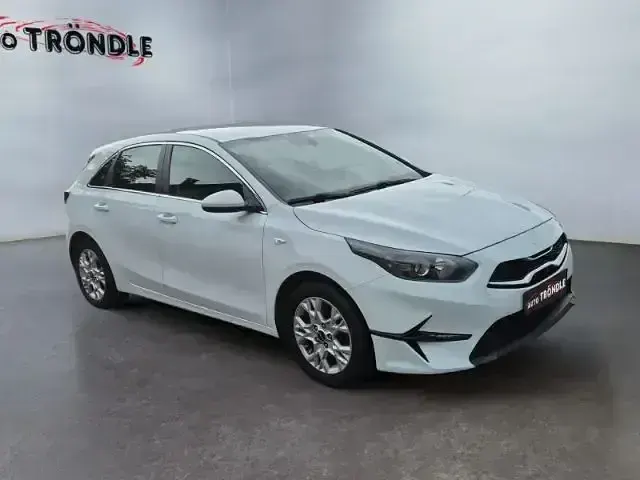 Gebraucht Kia Ceed Vision 160 PS (117 kW) 2022 Weiss Kleinwagen