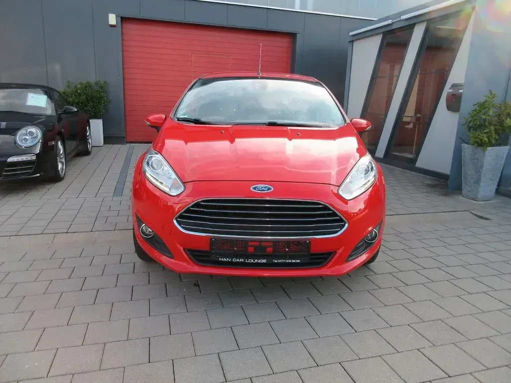 Gebraucht Ford Fiesta Titanium 125 PS (91 kW) 2014 Rot Kleinwagen