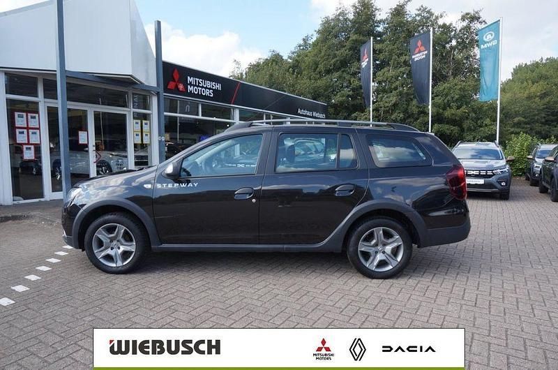 Perlmuttschwarz Gebraucht 2019 Dacia Logan Stepway Limousine | 10.890 € (Fairer Preis) - Bild 1/4