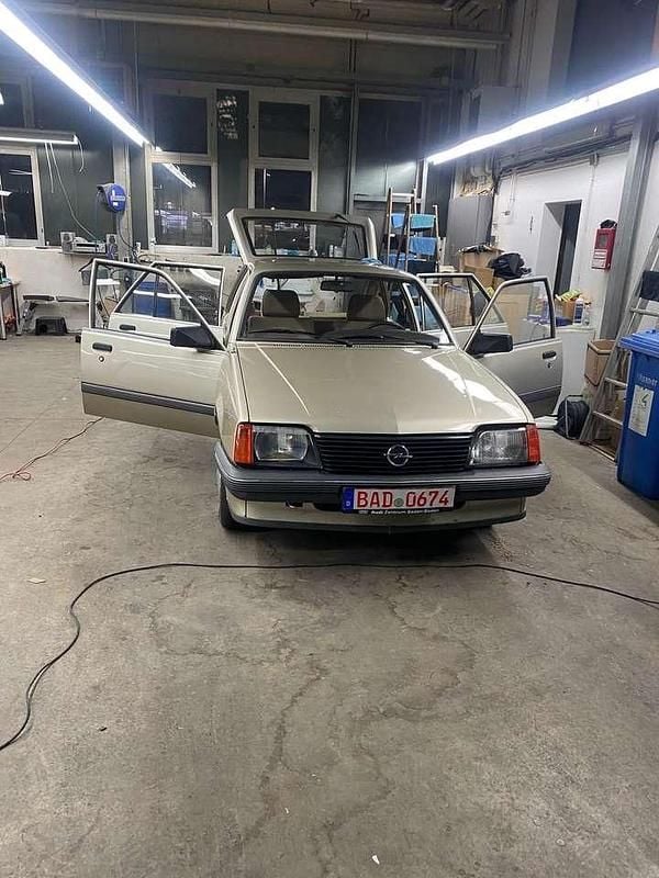 Gold Gebraucht 1984 Opel Ascona Limousine | 4.000 € - Bild 1/4