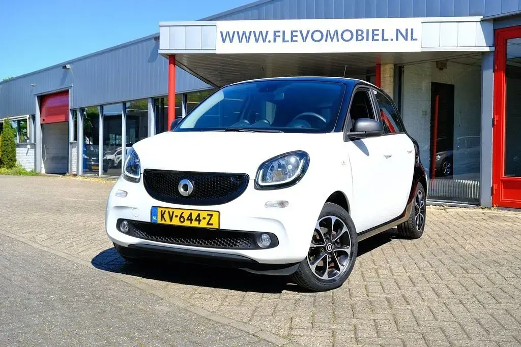 Second-hand Smart ForFour Passion 71 CP (52 kW) 2016 Alb Hatchback