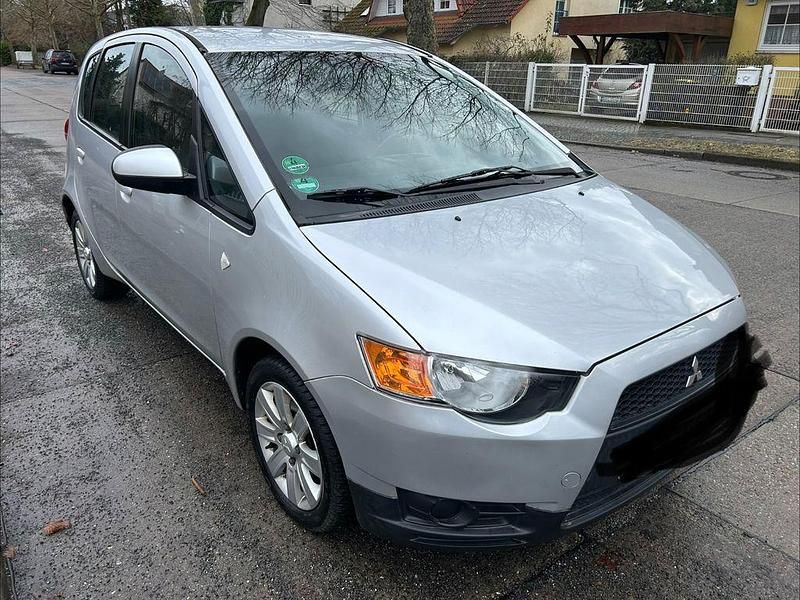 Gebraucht Mitsubishi Colt Invite 95 PS (69 kW) 2009 Silber Kleinwagen