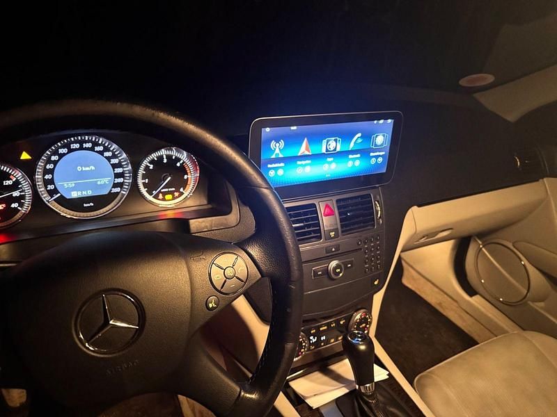 Gebraucht Mercedes 220 170 PS (125 kW) 2009 Schwarz Limousine