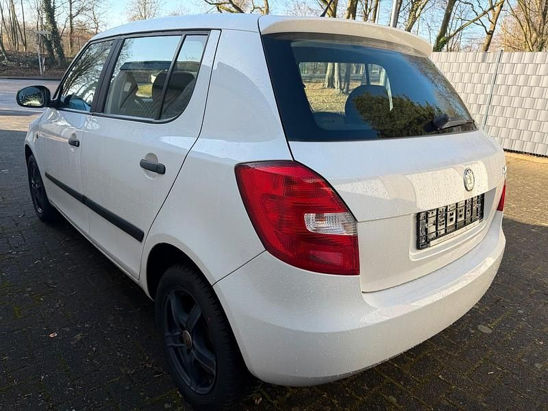 Gebraucht Skoda Fabia 60 PS (44 kW) 2009 Weiß Limousine