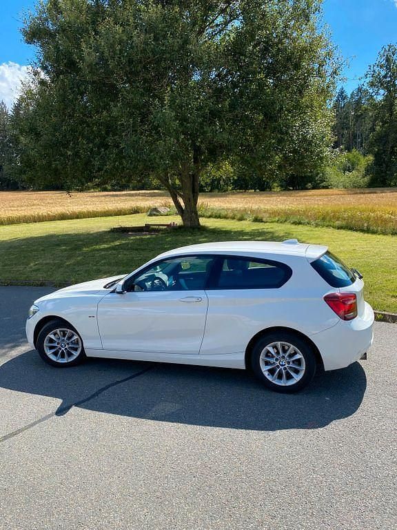 Gebraucht BMW 116 Advantage 136 PS (100 kW) 2014 Weiß Kleinwagen