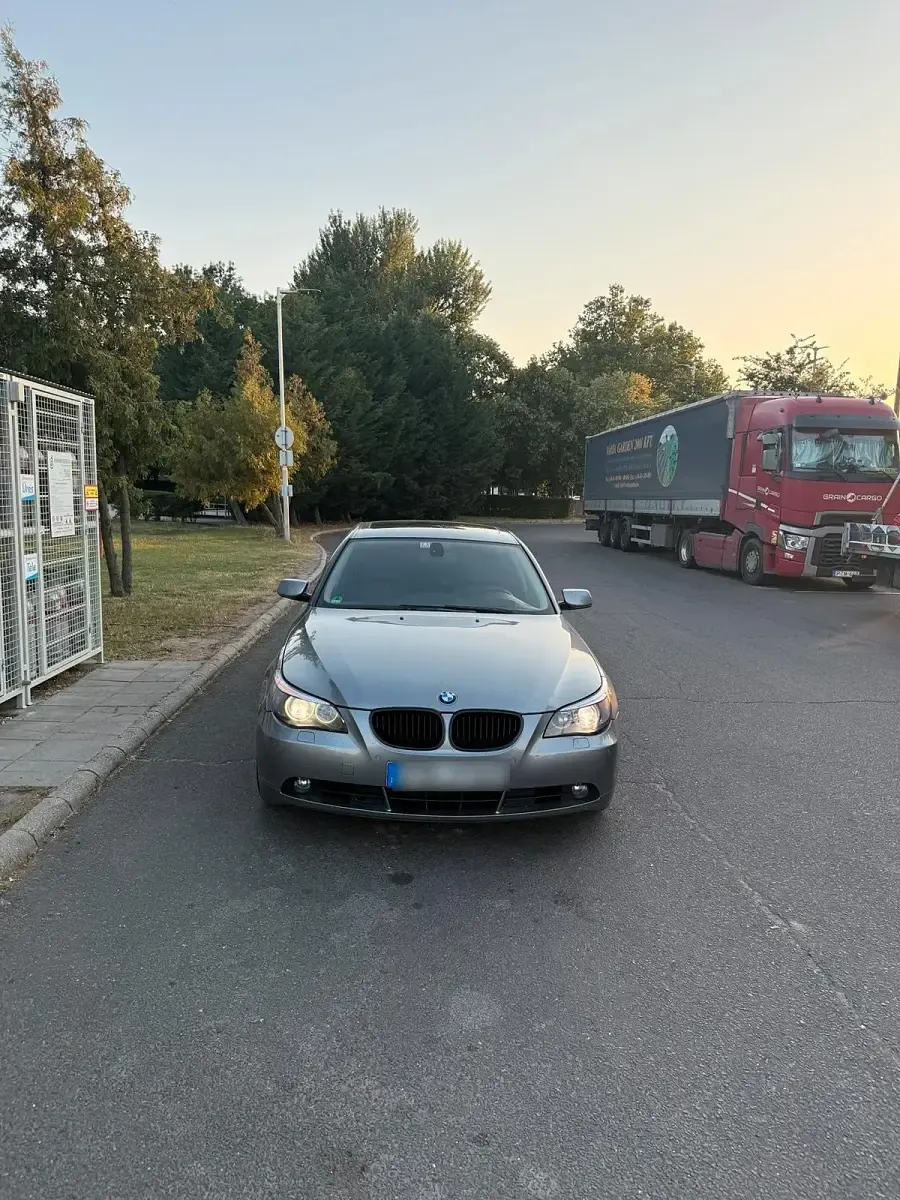 Gebraucht BMW 545 333 PS (244 kW) 2004 Grau Limousine