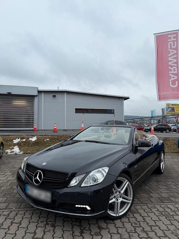 Gebraucht Mercedes E250 204 PS (150 kW) 2010 Schwarz Cabrio