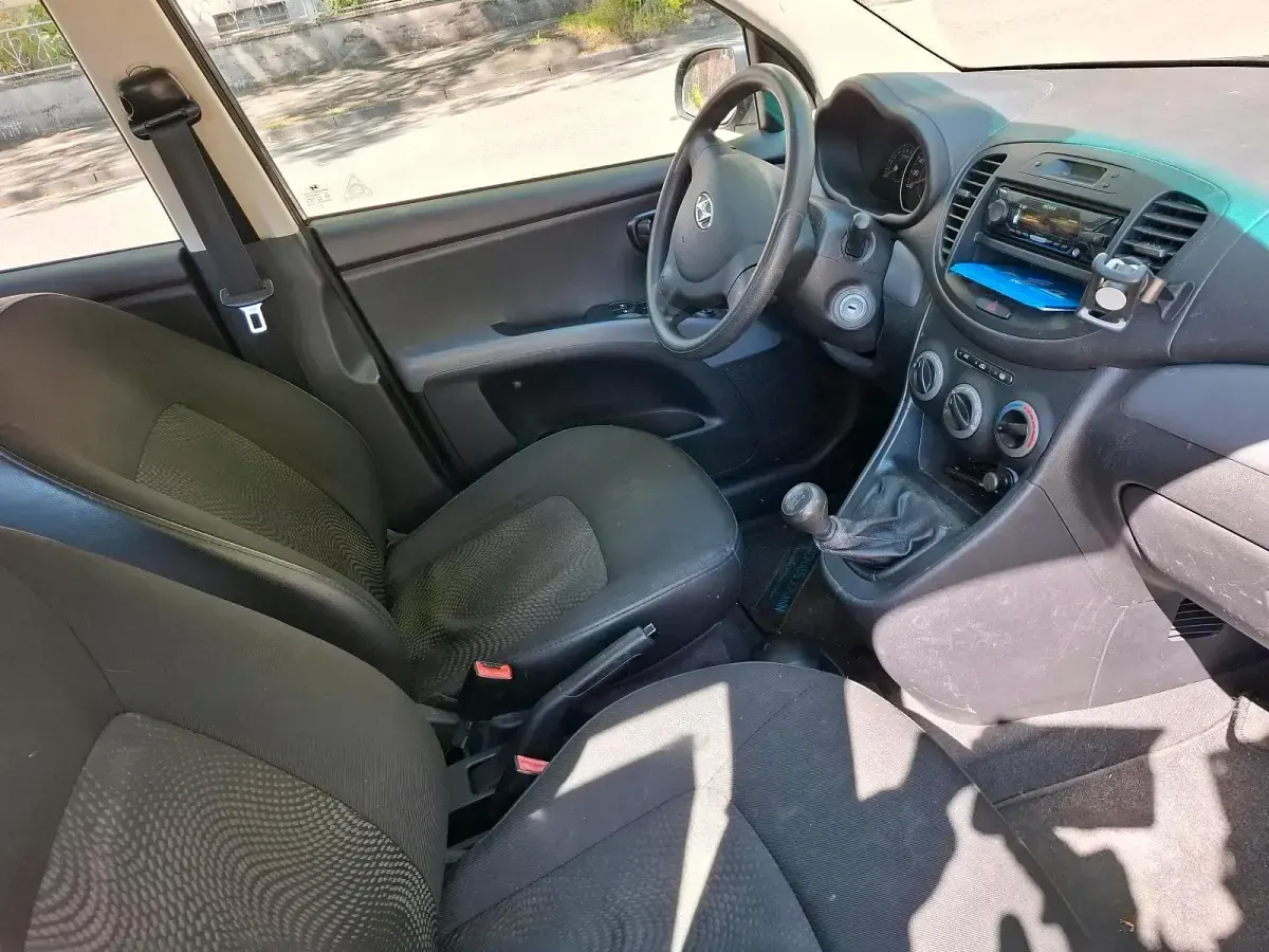 Gebraucht Hyundai i10 69 PS (50 kW) 2012 Schwarz Kleinwagen