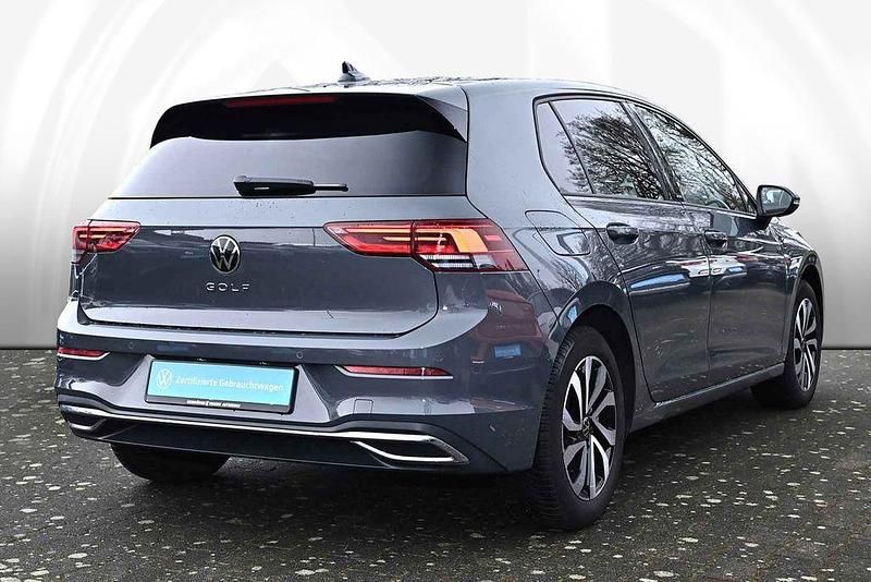 Gebraucht VW Golf VIII Active 150 PS (110 kW) 2023 Grau Limousine