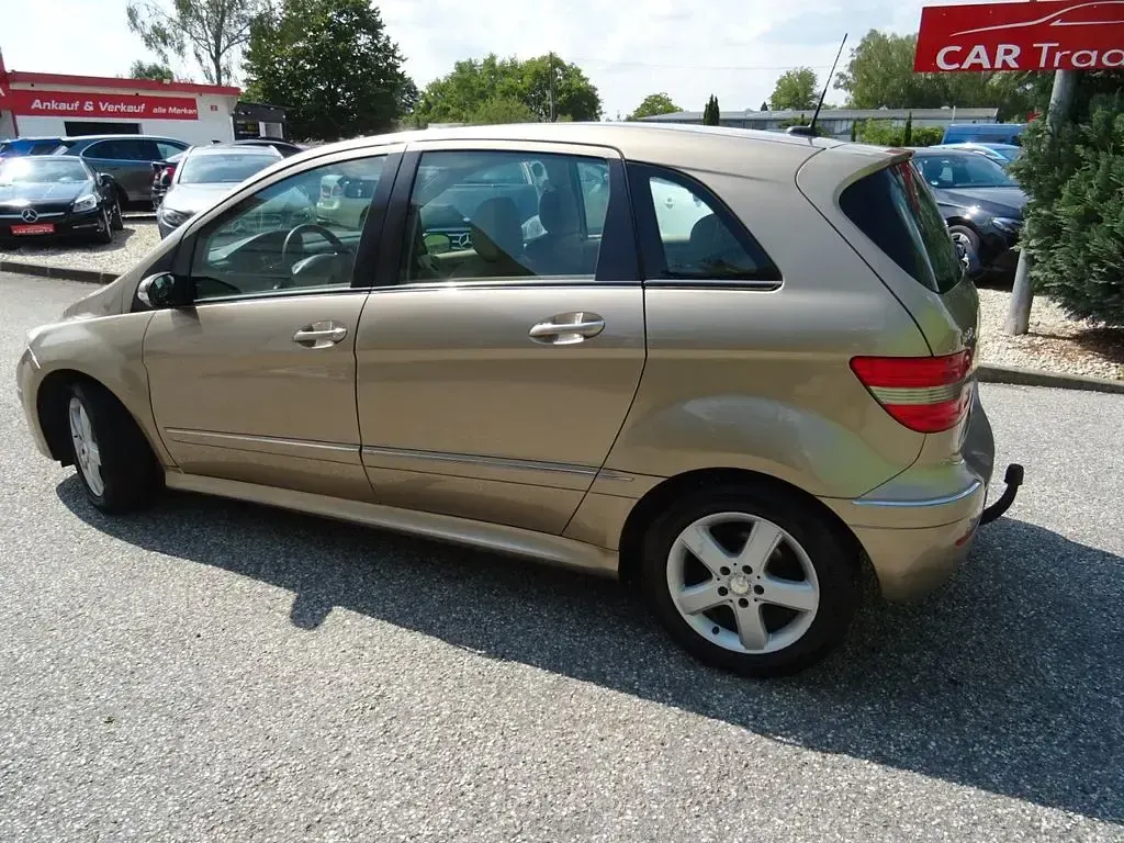 Gebraucht Mercedes B200 140 PS (102 kW) 2007 Gold Van / Kleinbus
