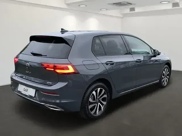 Gebraucht VW Golf VIII Active 150 PS (110 kW) 2022 Delfingrau metallic Limousine