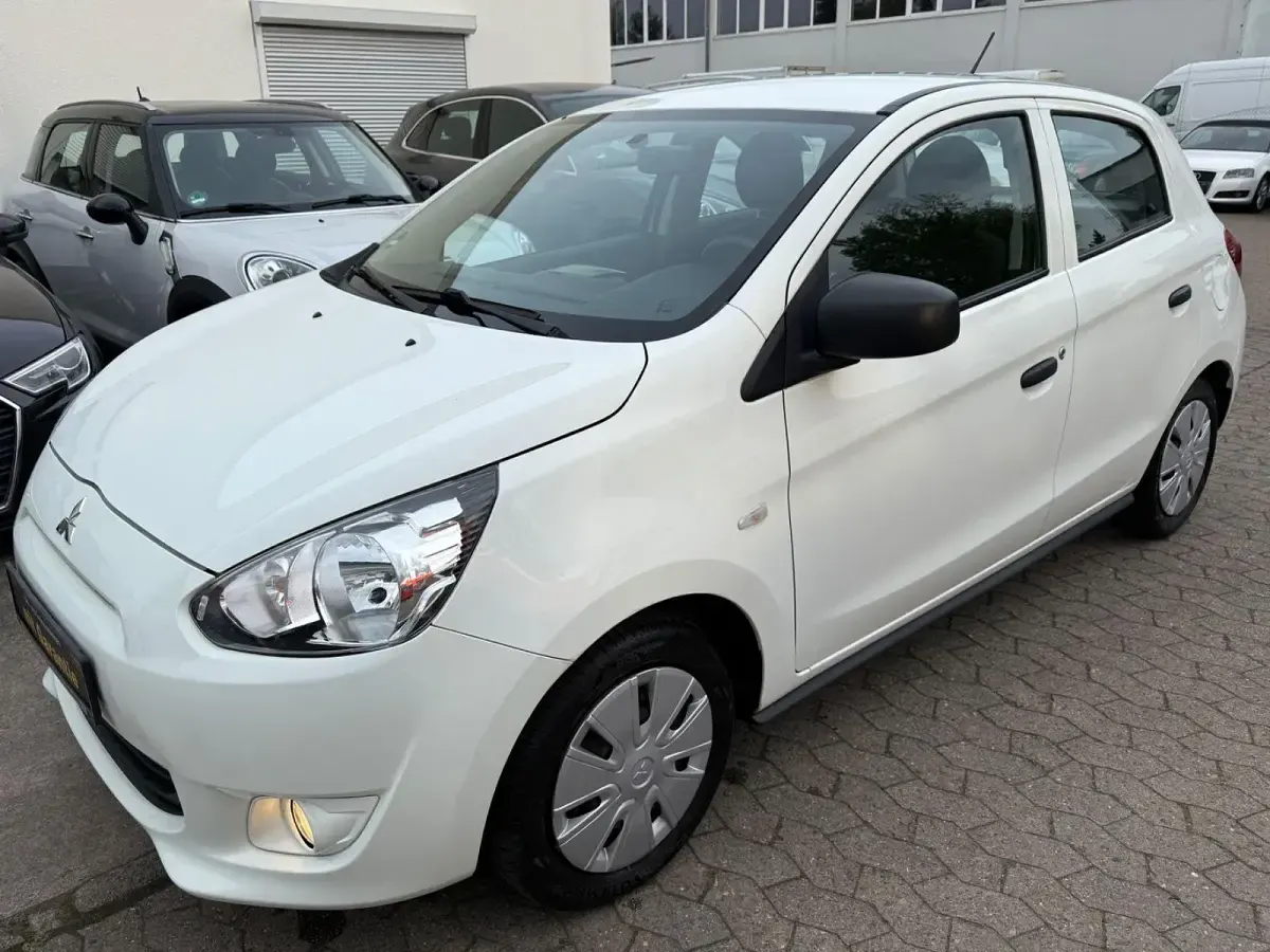 Gebraucht Mitsubishi Space Star Basis 71 PS (52 kW) 2015 Weiß Kleinwagen