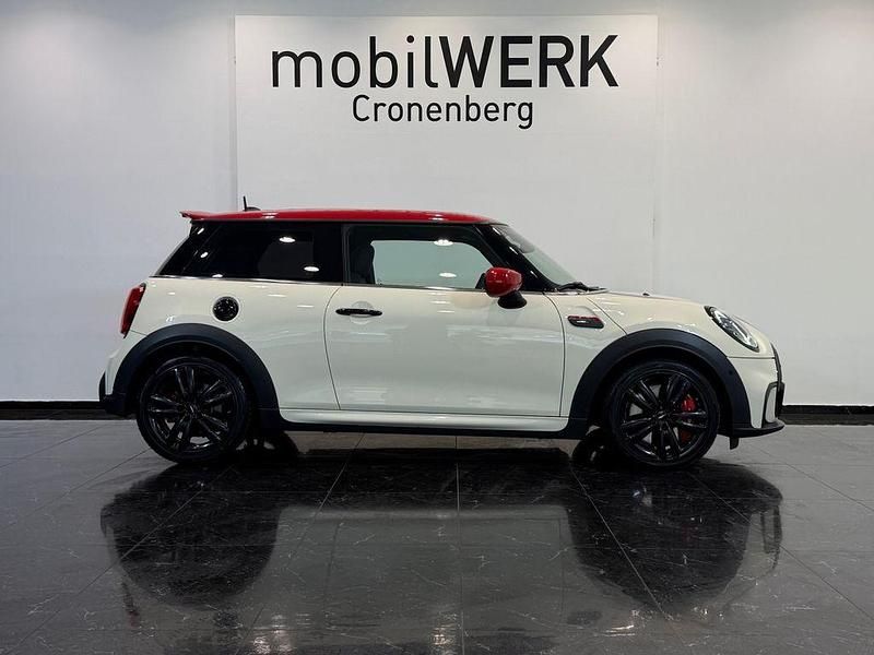 Gebraucht Mini John Cooper Works 231 PS (169 kW) 2022 Pepper white Kleinwagen