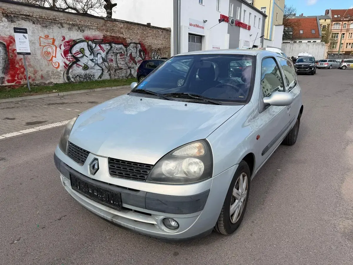 Gebraucht Renault Clio 82 PS (60 kW) 2002 Grau Kleinwagen