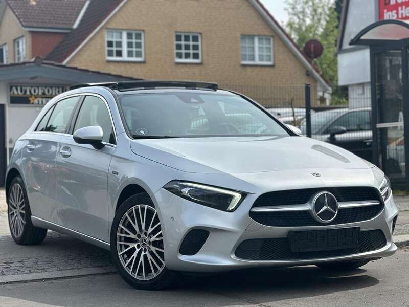 Iridiumsilber metalliclack Gebraucht 2021 Mercedes A250 Limousine | 22.990 € (Fairer Preis) - Bild 1/4