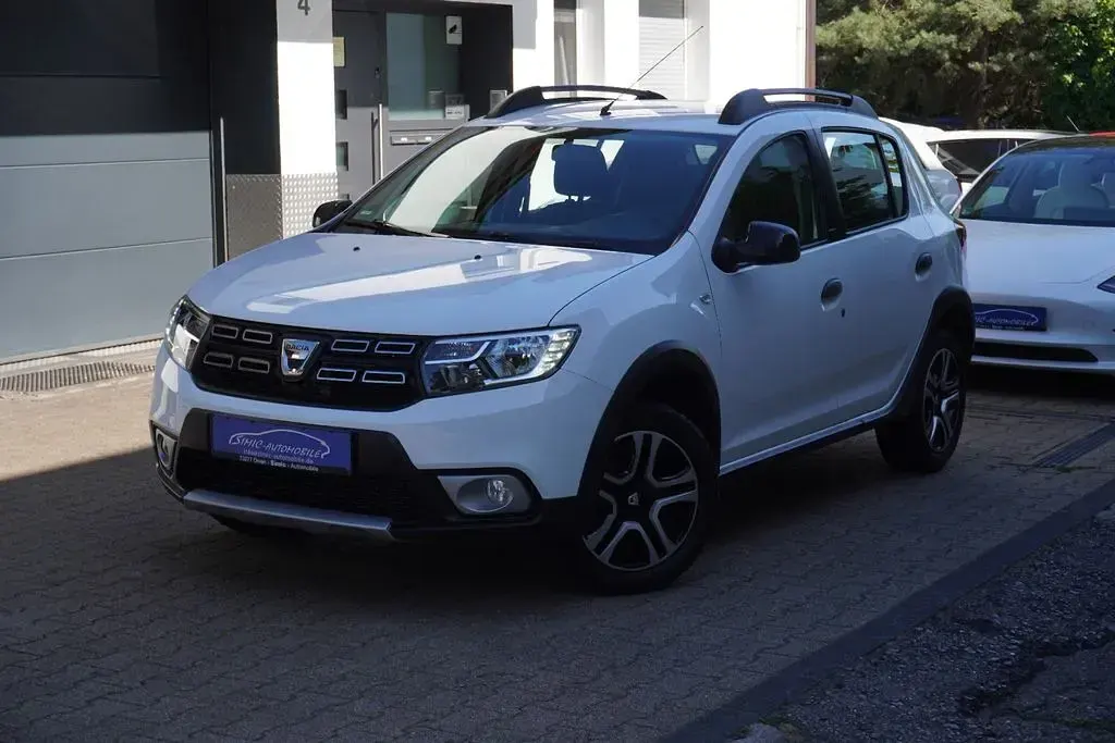 Gebraucht Dacia Sandero Celebration 90 PS (66 kW) 2019 Gletscherweiss Limousine