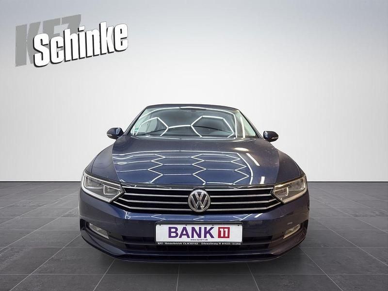 Gebraucht VW Passat Trendline 125 PS (91 kW) 2017 Blau Limousine