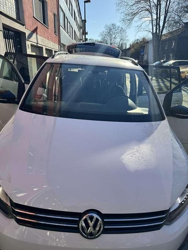 Gebraucht VW Touran Match 105 PS (77 kW) 2012 Weiß Van / Kleinbus